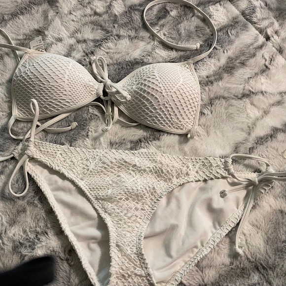 Reef Other - Reef White Bikini  TOP, Meshed ,NWTT,size L